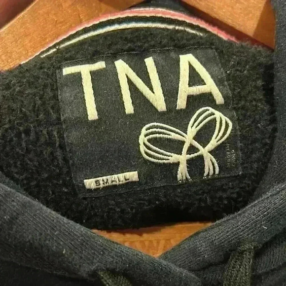 TNA Hoodie Aritzia Small Black Neon Pink Warm Comfortable  Exercise Women's Cozy - Picture 7 of 8